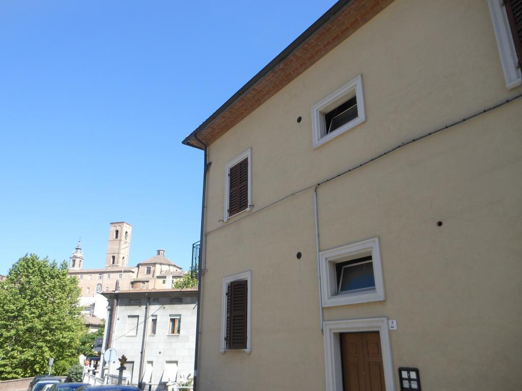 B&B La Luna Dal Borgo Єзі Номер фото