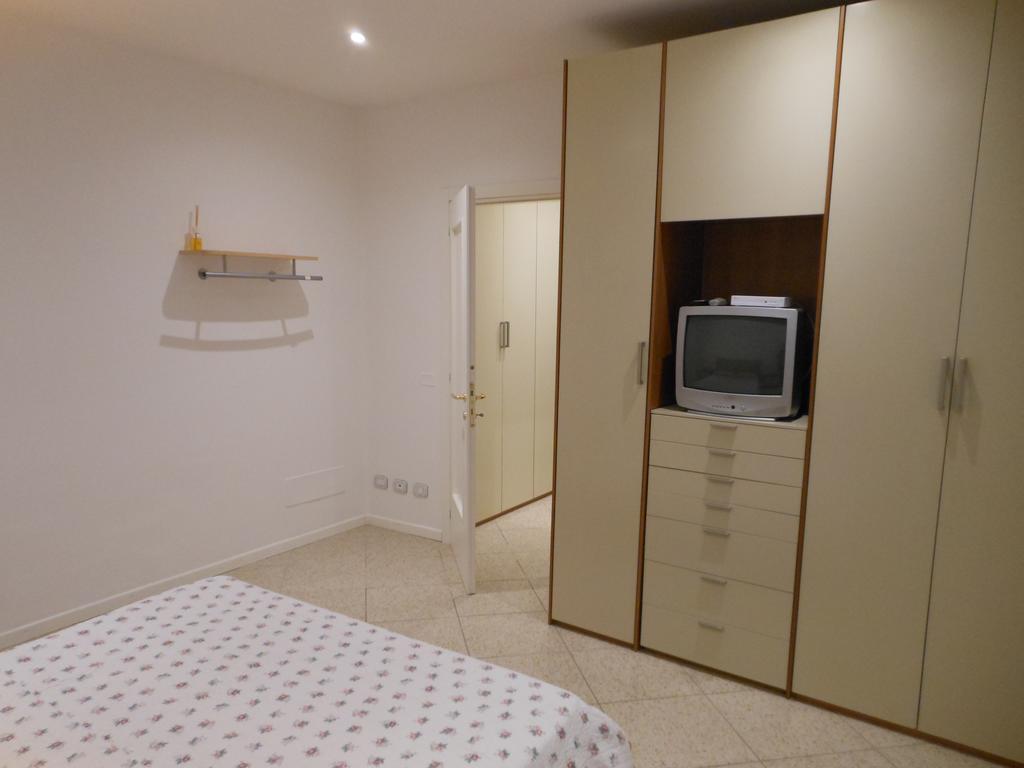B&B La Luna Dal Borgo Єзі Екстер'єр фото