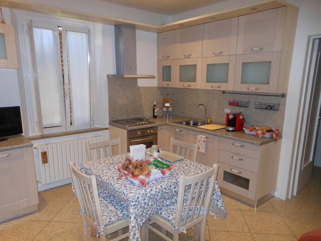 B&B La Luna Dal Borgo Єзі Екстер'єр фото
