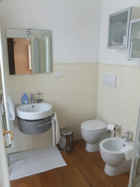 B&B La Luna Dal Borgo Єзі Номер фото