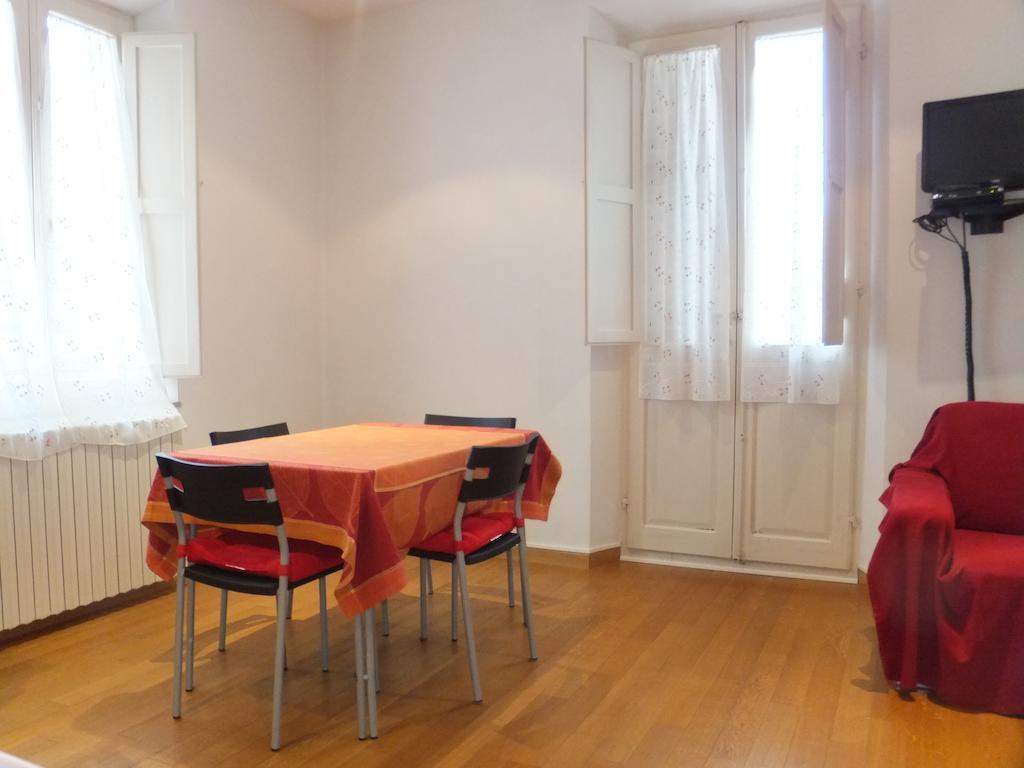B&B La Luna Dal Borgo Єзі Номер фото