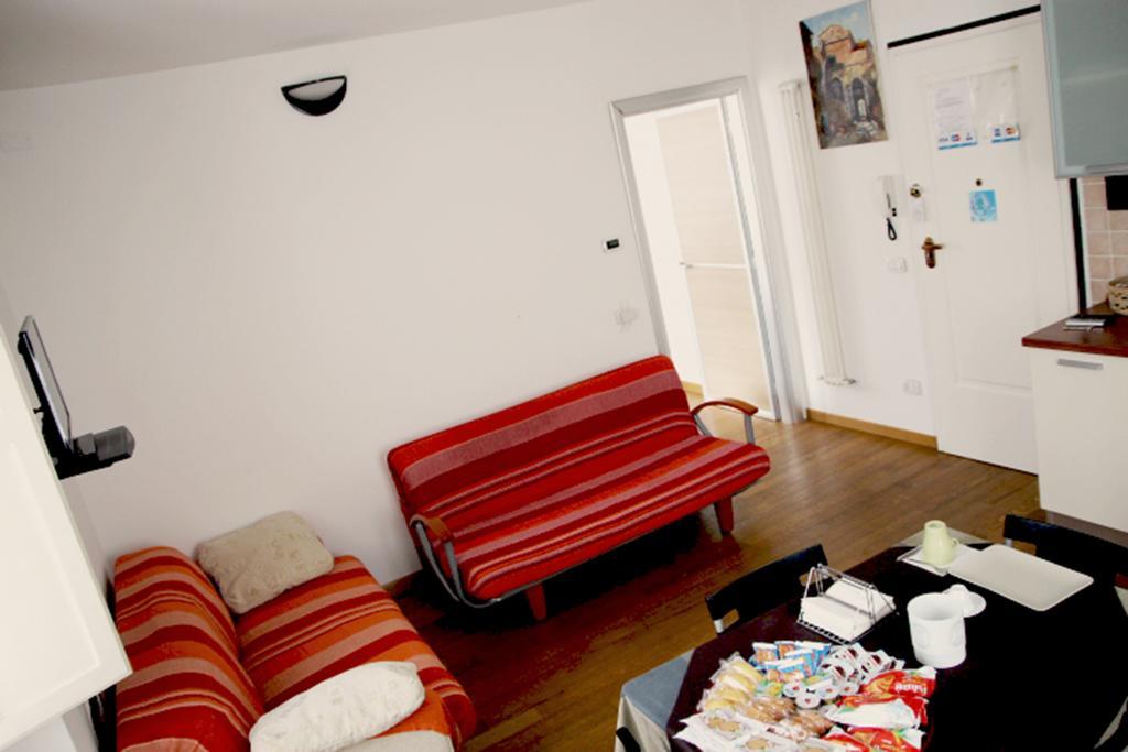 B&B La Luna Dal Borgo Єзі Екстер'єр фото