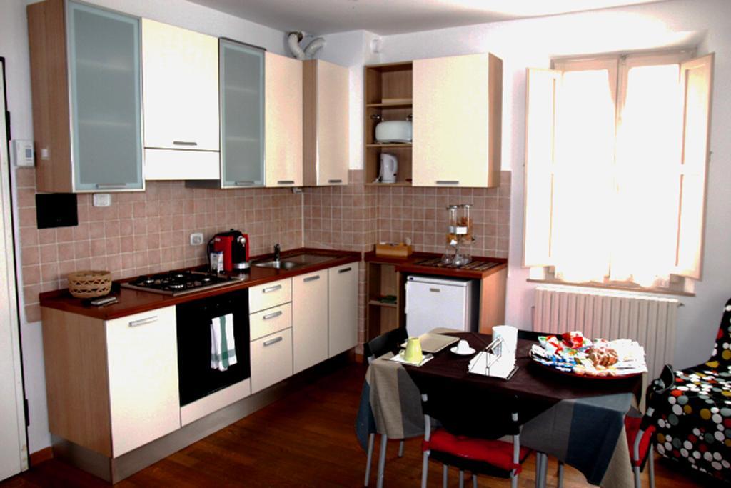 B&B La Luna Dal Borgo Єзі Екстер'єр фото