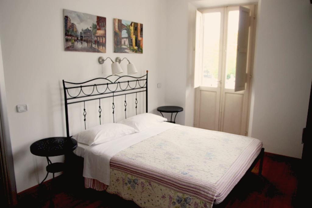 B&B La Luna Dal Borgo Єзі Екстер'єр фото