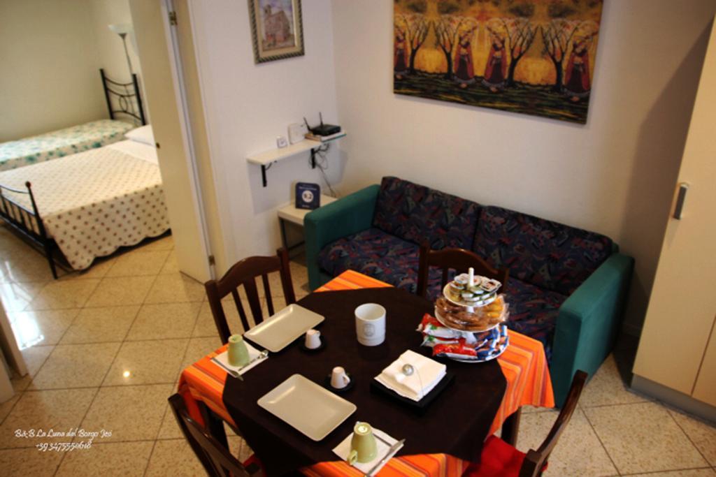 B&B La Luna Dal Borgo Єзі Екстер'єр фото