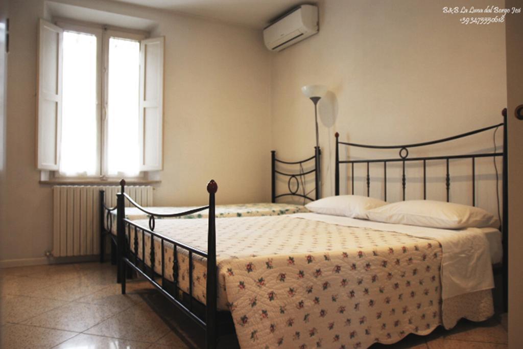 B&B La Luna Dal Borgo Єзі Екстер'єр фото