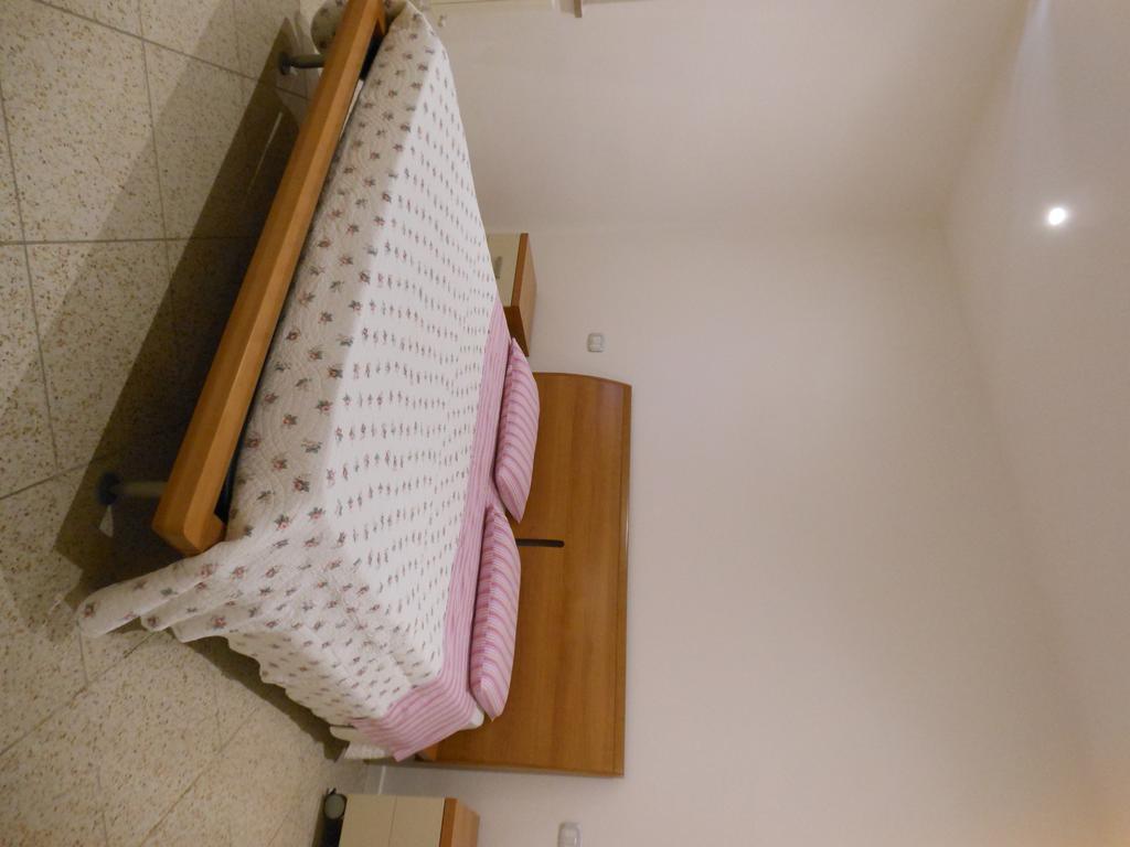 B&B La Luna Dal Borgo Єзі Екстер'єр фото