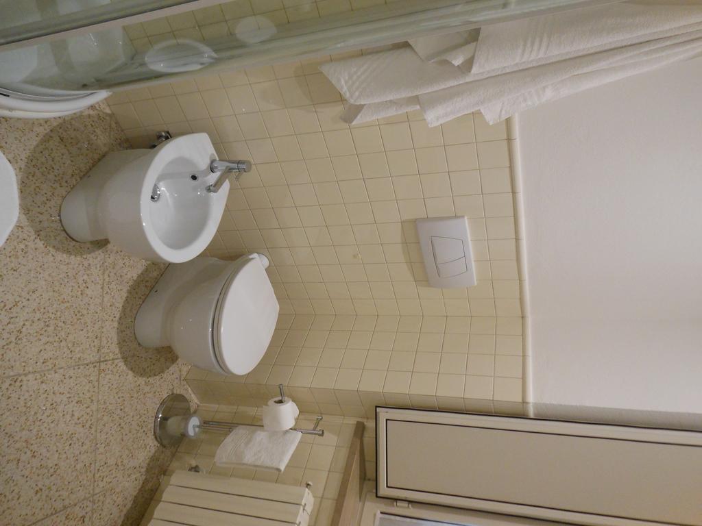 B&B La Luna Dal Borgo Єзі Екстер'єр фото